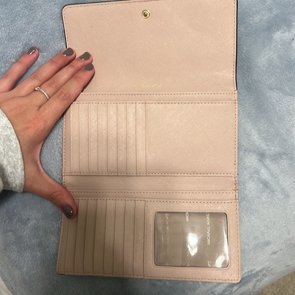 Michael Kors wallet - Picture 4 of 4